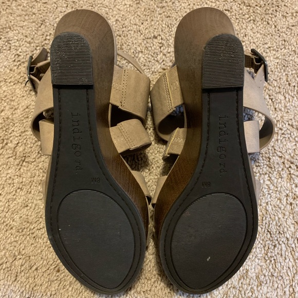 Indigo Rd. Brown suede wedges. - Picture 3 of 6